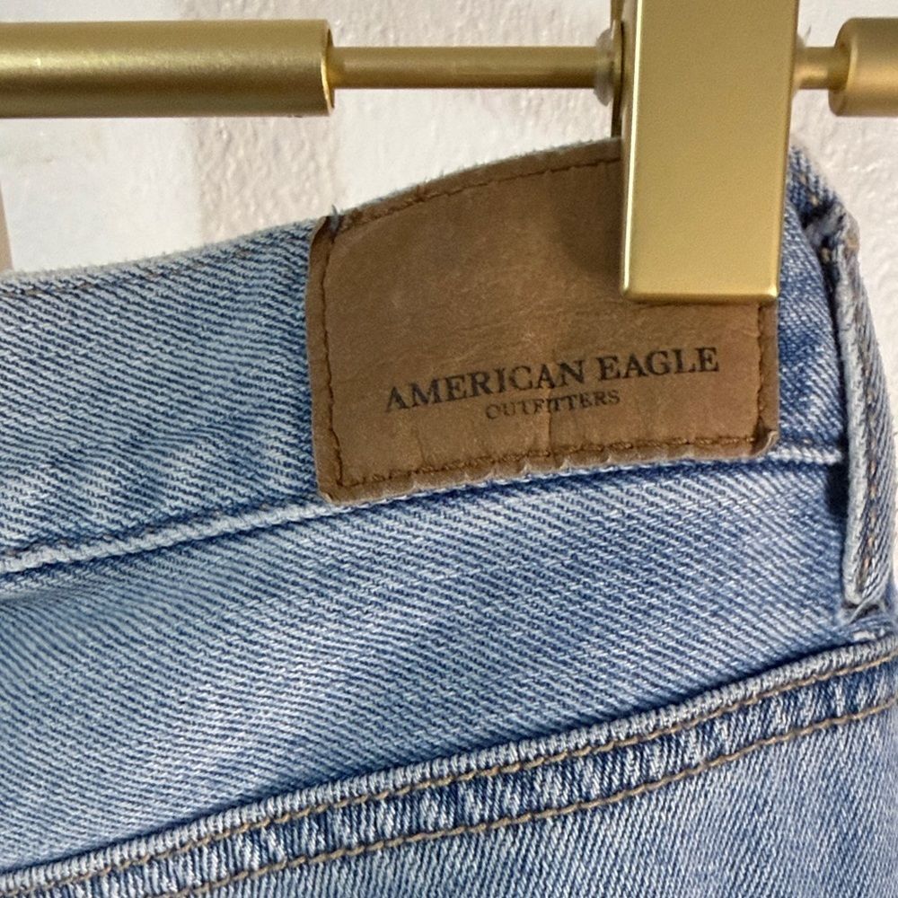 American Eagle Outfitters Women's mom jeans-Light Blue- Ripped - Size 2 - Picture 6 of 9